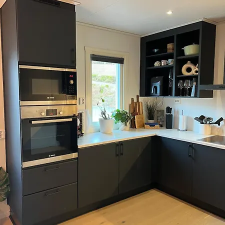- Home, Close To Airport And The فيلة برغن