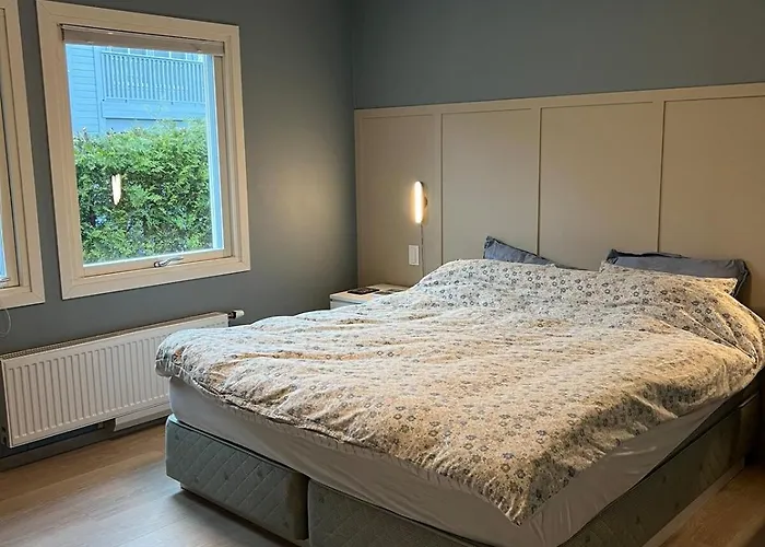 - Home, Close To Airport And The 别墅